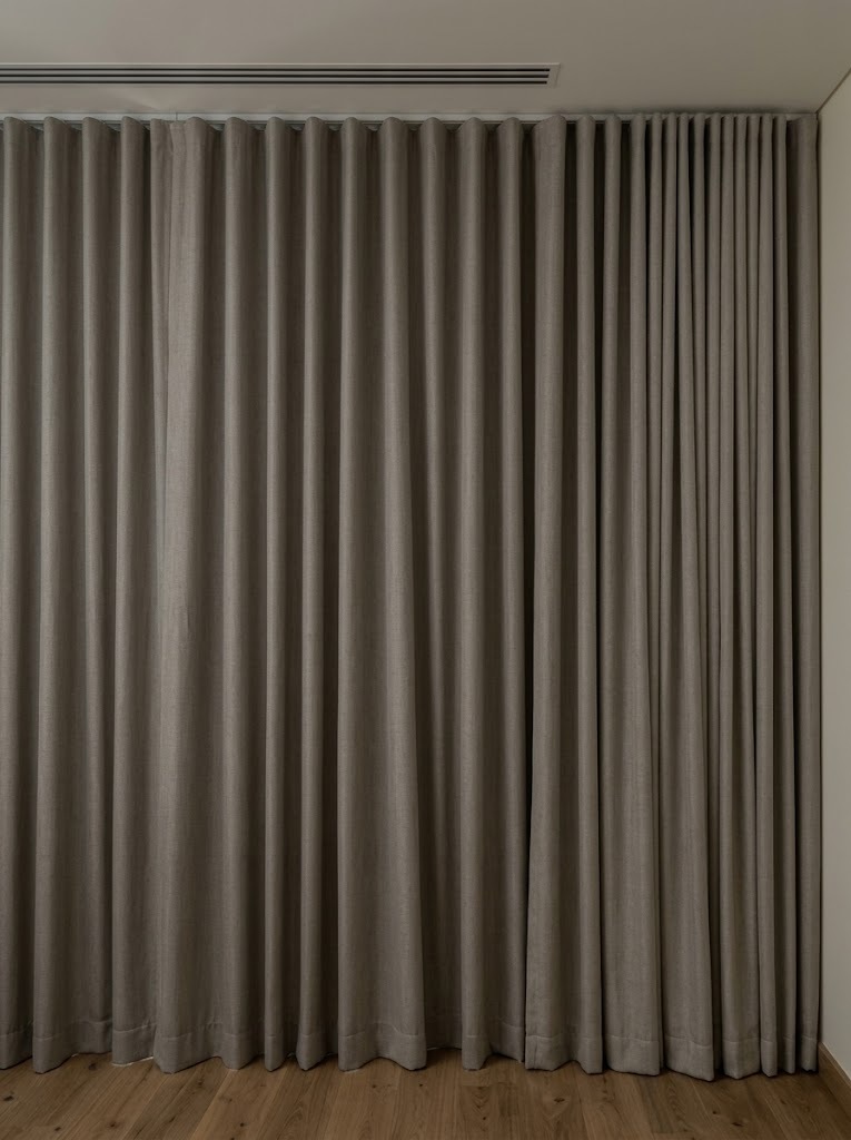 Close-Up-of-Layered-Curtain-Fabric